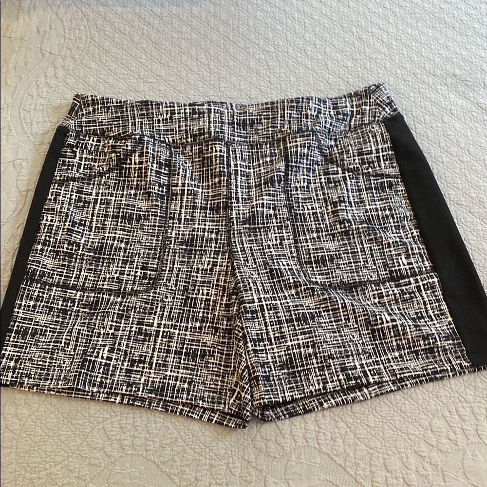 Lands' End Black and White Patterned Women's Shorts